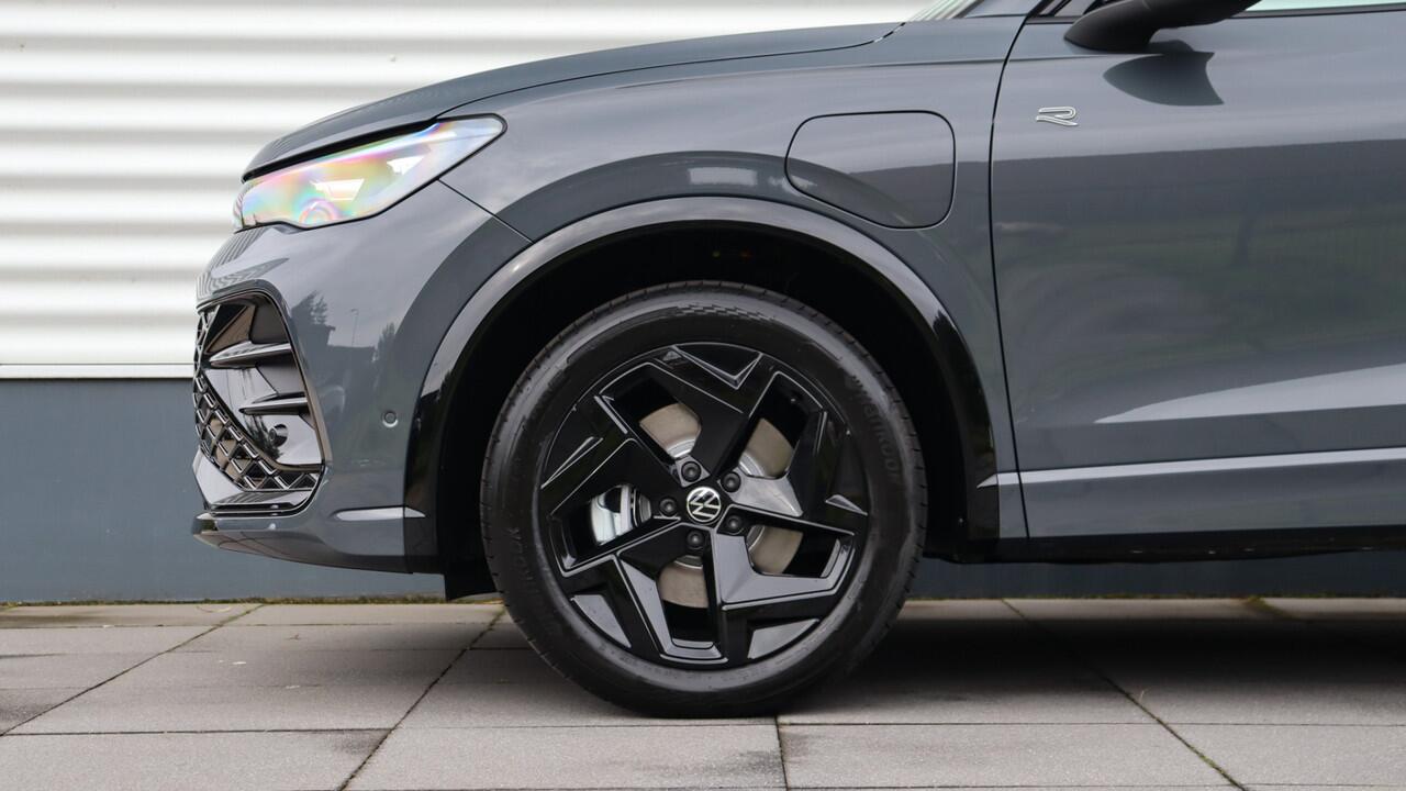 Volkswagen TIGUAN 1.5 eHybrid R-Line Edition | Massage | Panoramadak | Black Style Package | Trekhaak
