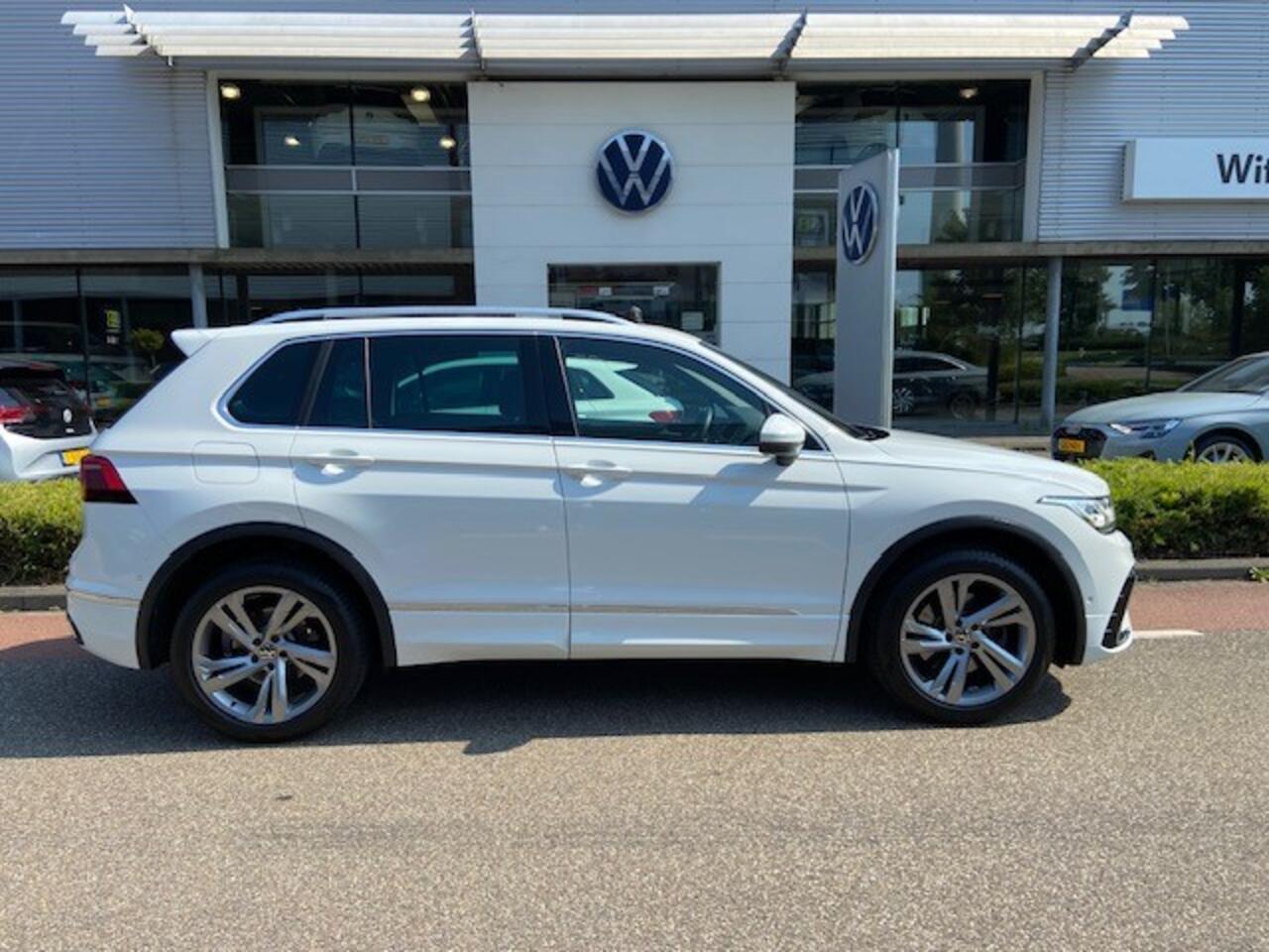 Volkswagen TIGUAN 1.4 TSI eHybrid R-Line Business+ / Panoramadak / 19" LMV / IQ LED Matrix / Navi / Camera / Keyless / APP.Connect / Stuur en Stoelverwarming / Dode Hoek