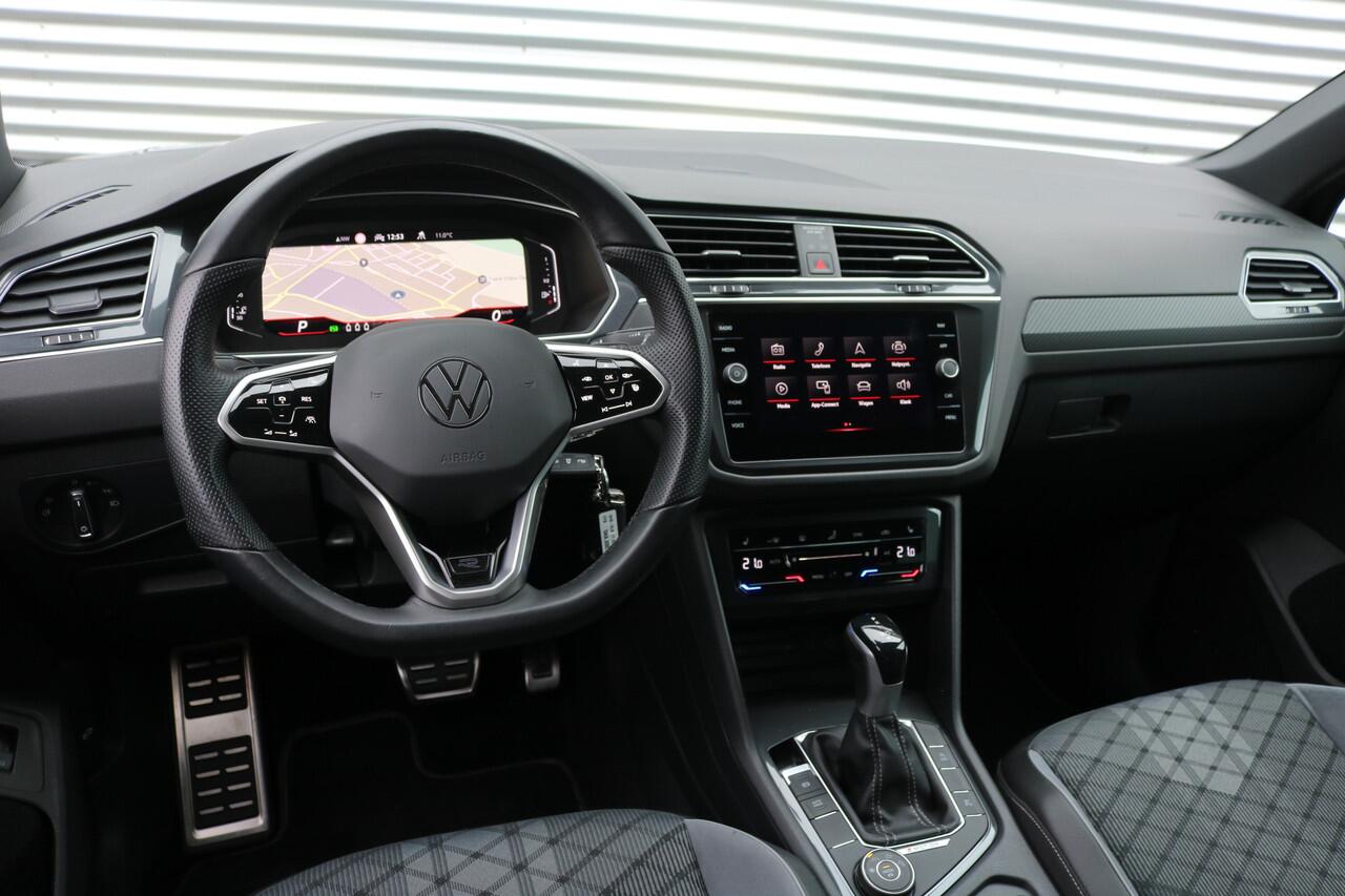 Volkswagen TIGUAN 2.0 TSI 4Motion R-Line Black Style (Panoramadak Carplay ViertualCockpit ACC 360Camera IQ-Light Trekhaak 20InchLMV PrivacyGlass)