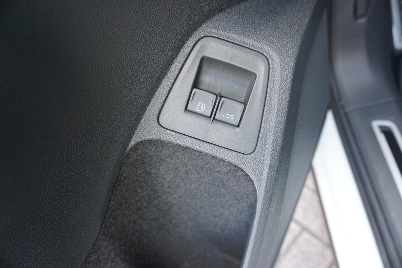 Volkswagen TIGUAN 1.4 TSI eHybrid R-Line Business+ Trekhaak | HUD | Pano | Camera * All in prijs *