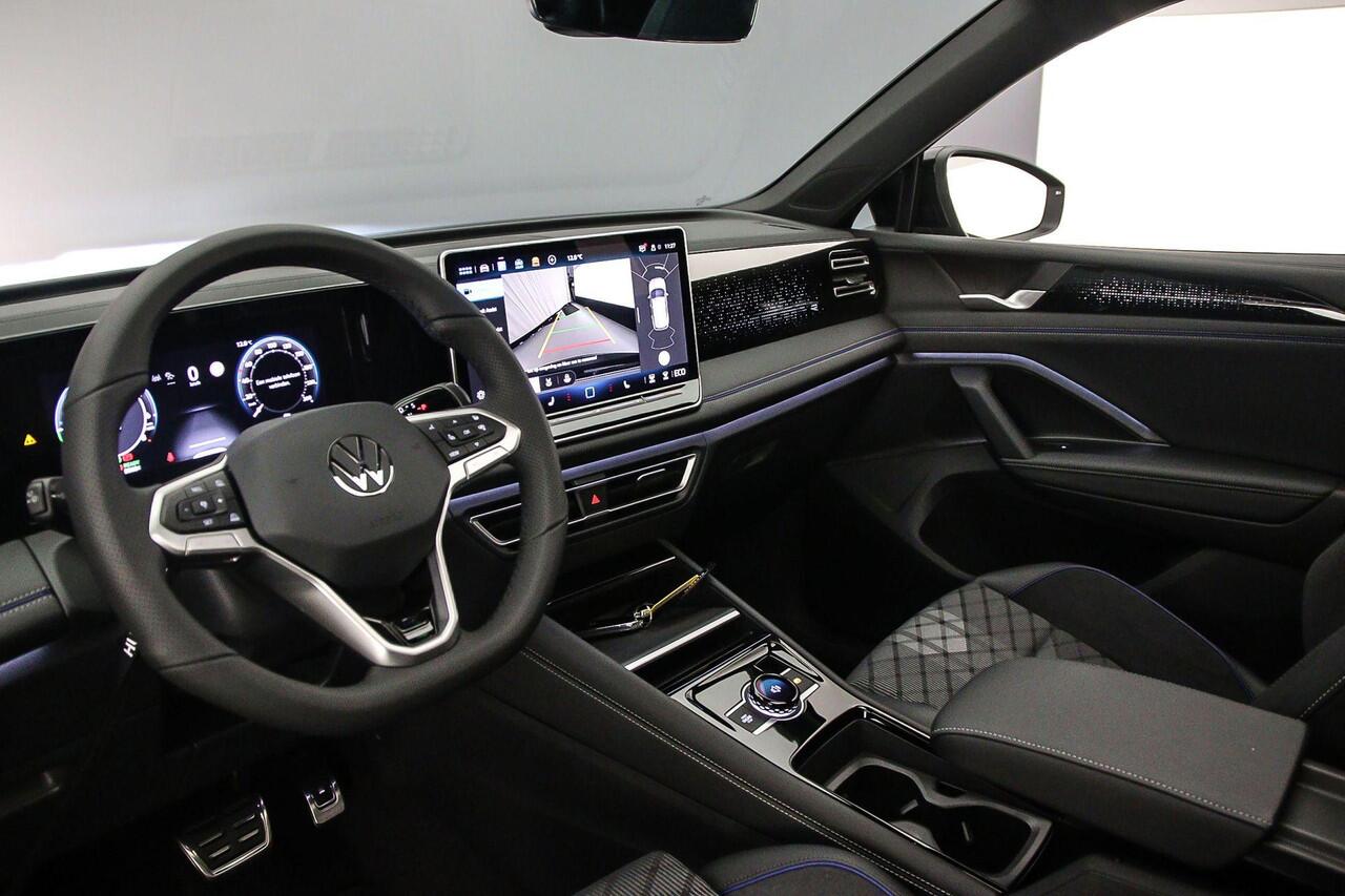 Volkswagen TIGUAN R-Line Edition 1.5 TSI eHybrid 272pk DSG Automaat Trekhaak, Panoramadak, Adaptive cruise control, Black Style, Achteruitrijcamera, Elektrische achterklep