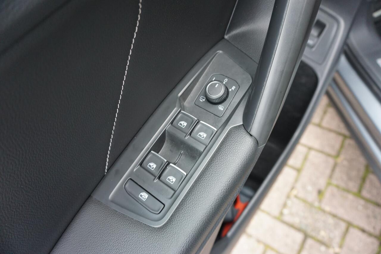 Volkswagen TIGUAN Allspace 1.5 TSI DSG R-Line Business+ 7p. Trekhaak | Pano | Camera | ACC * All in prijs *