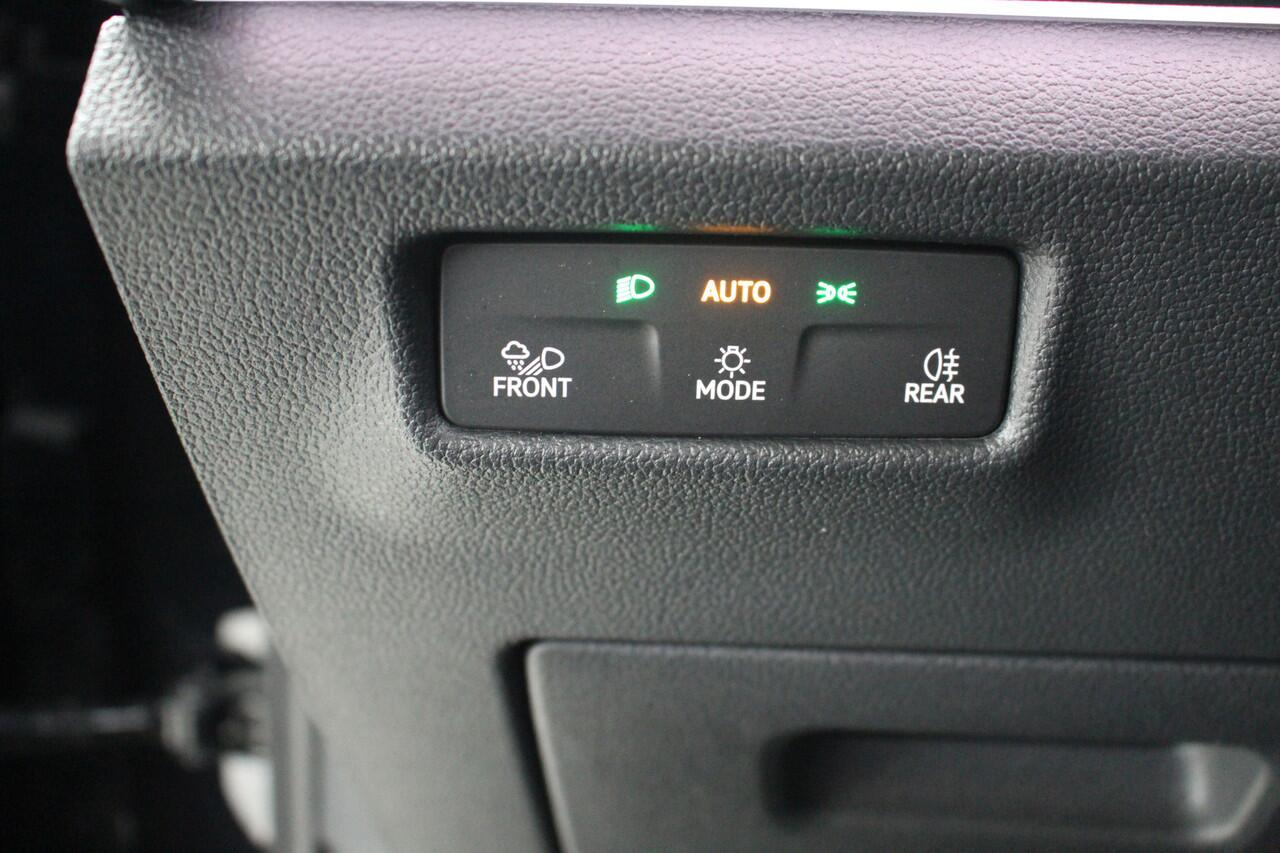 Volkswagen TIGUAN 1.5 eTSI Life Edition DSG Panoramadak | IQ-Light | Navigatie | Trekhaak | Standkachel