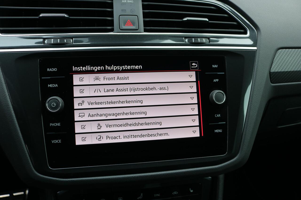 Volkswagen TIGUAN 2.0 TSI 4Motion R-Line Black Style (Panoramadak Carplay ViertualCockpit ACC 360Camera IQ-Light Trekhaak 20InchLMV PrivacyGlass)