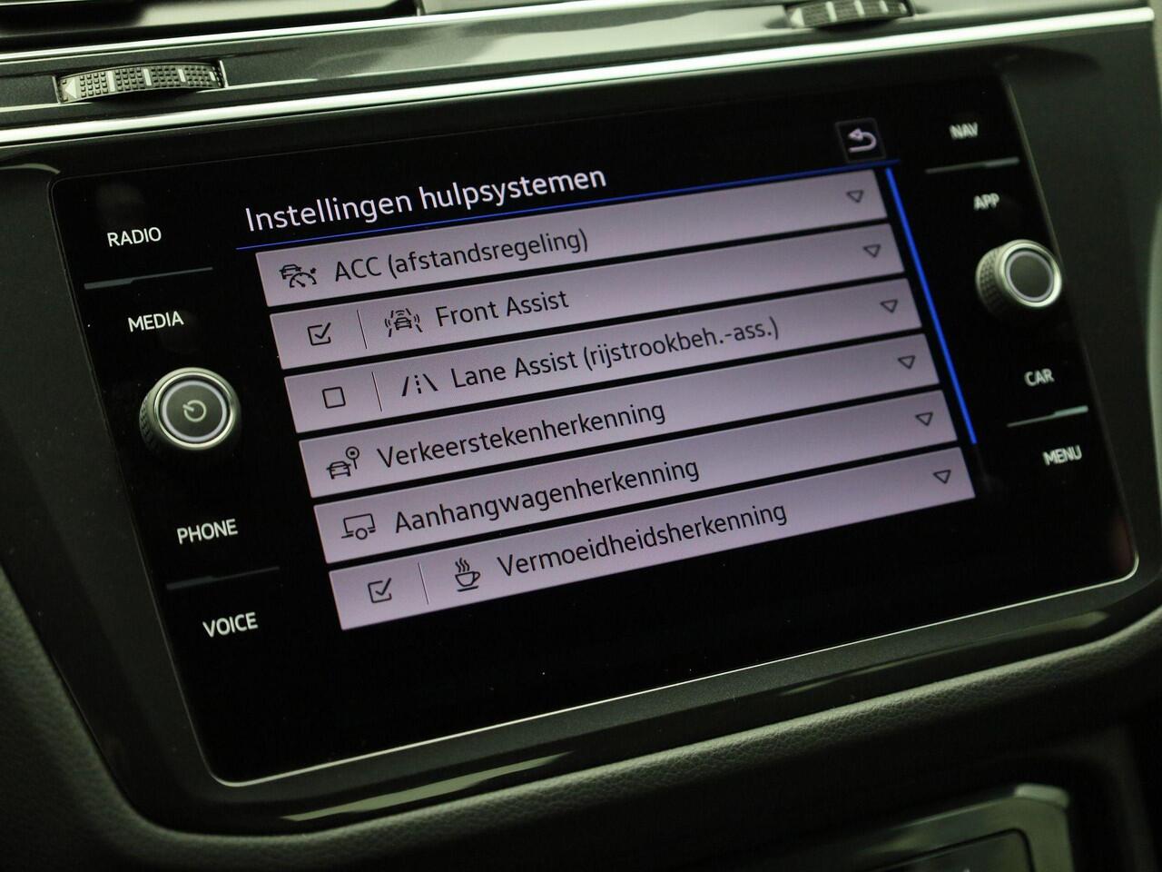 Volkswagen TIGUAN 1.5TSI/150PK R-Line DSG · Trekhaak · Navigatie · Camera + Parkeersensoren