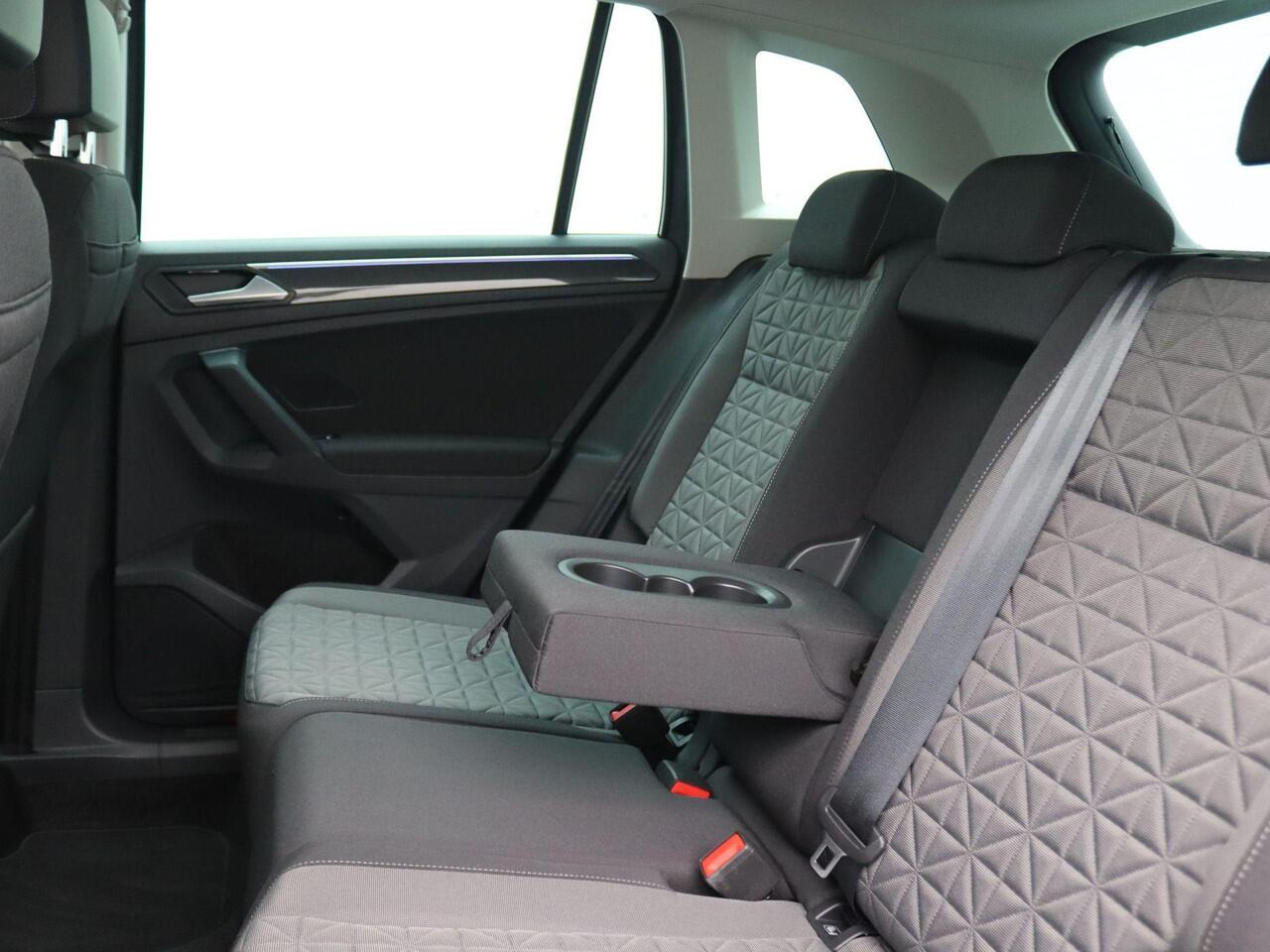 Volkswagen TIGUAN 1.4 TSI eHybrid Life Business 245PK DSG elek. bedienbare achterklep, achteruitrijcamera, keyless, full led, adaptive cruise, lane assist, navigatie, 17" lichtmetaal