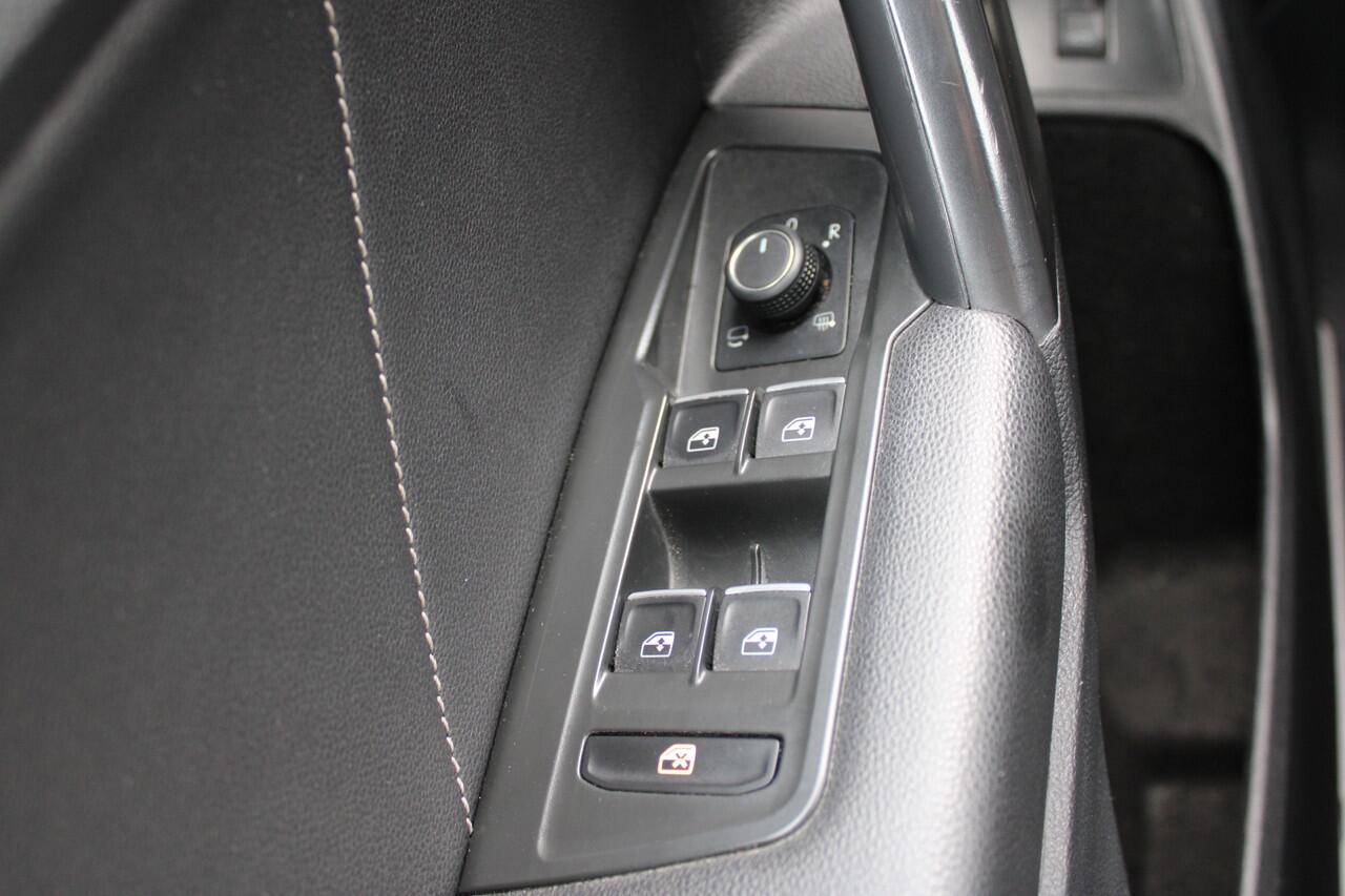 Volkswagen TIGUAN Allspace 1.5 TSI R-Line 7p. | Panoramadak | Trekhaak | Navigatie | Adaptieve cruise