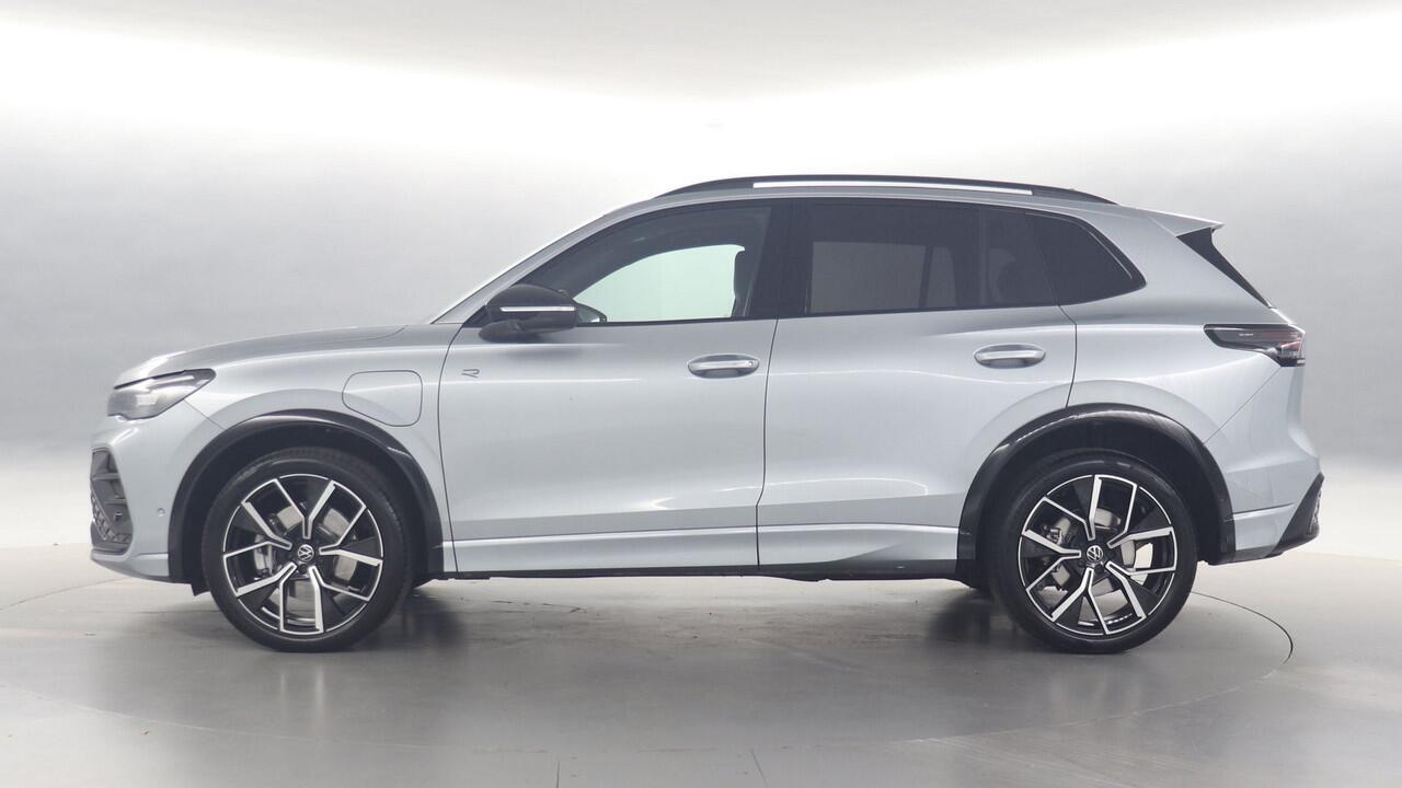 Volkswagen TIGUAN 1.5 eHybrid 272pk R-Line Edition PHEV DSG / Panoramadak / 350 Camera / Trekhaak