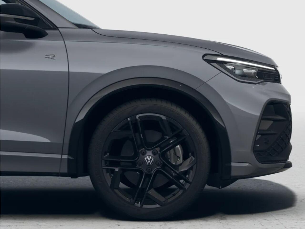 Volkswagen TIGUAN R-Line Edition 1.5 eHybrid 204 pk 6 versn. DSG · Blackstyle pakket · Comfort pakket · Trekhaak inklapbaar, met elektrische ontgrendeling, incl. aanhangermanoeuvreerhulp Trailer Assist · Prijs is inclusief inruilpremie