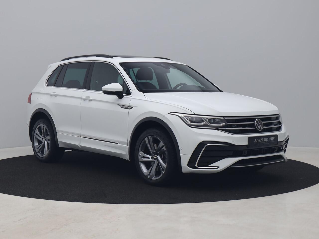 Volkswagen TIGUAN 1.4 TSI eHybrid R-Line Business+ | PANO | CAMERA | ADAPTIVE | KEYLESS | STOEL- EN STUURVERW.