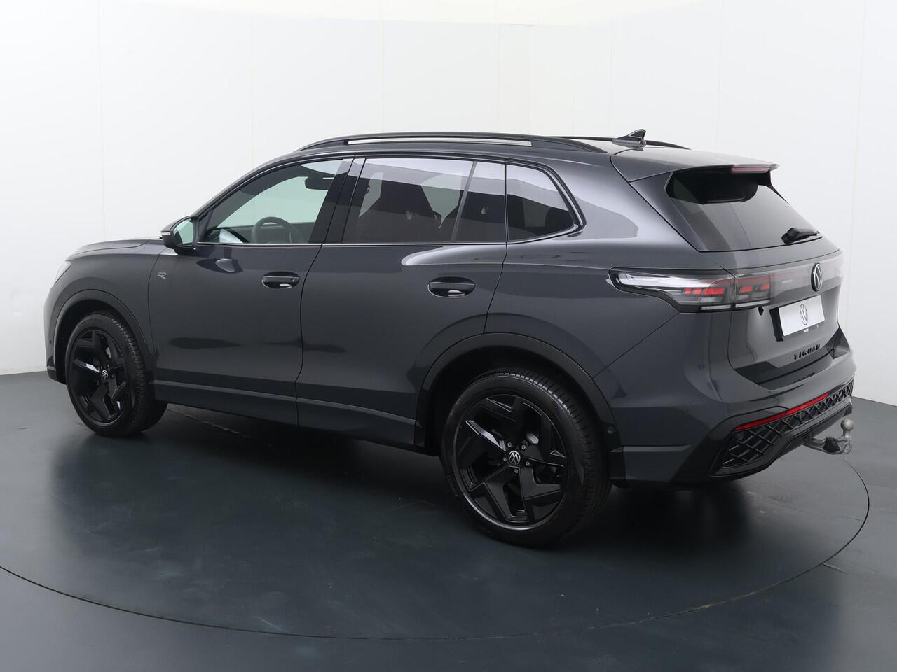 Volkswagen TIGUAN 1.5 eTSI R-Line Edition | 150 PK | Achteruitrij camera | Multifunctioneel stuurwiel | Trekhaak | Stoelverwarming | R-line |