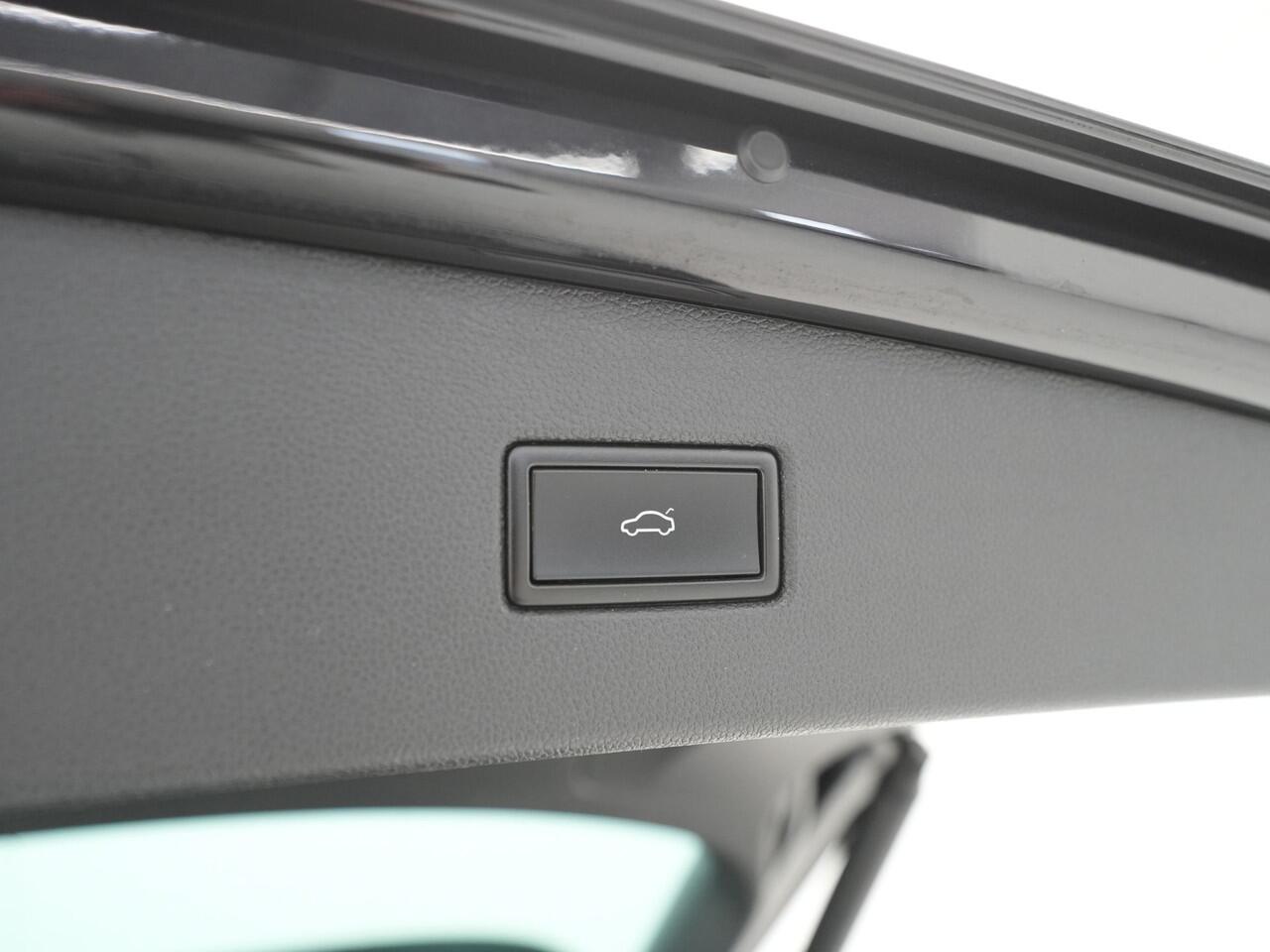 Volkswagen TIGUAN 1.5 TSI ACT 150pk DSG Highline R-Line Panorama Camera Trekhaak Keyless Carplay 173