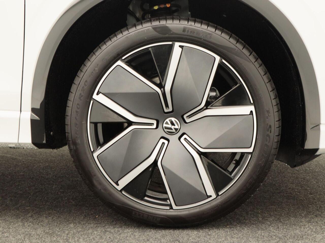 Volkswagen TIGUAN 1.5 eHybrid R-Line Edition 204 PK | Trekhaak | 360 Camera | LED Matrix | Black Style | Adaptief Onderstel |