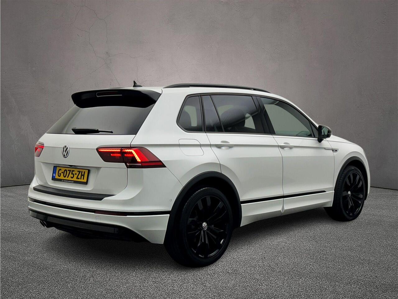 Volkswagen TIGUAN Highline Business R 1.5 TSI 150pk DSG Automaat Trekhaak, Black Style, Panoramadak, Elektrische achterklep, Navigatie, Stoelverwarming, LED koplampen