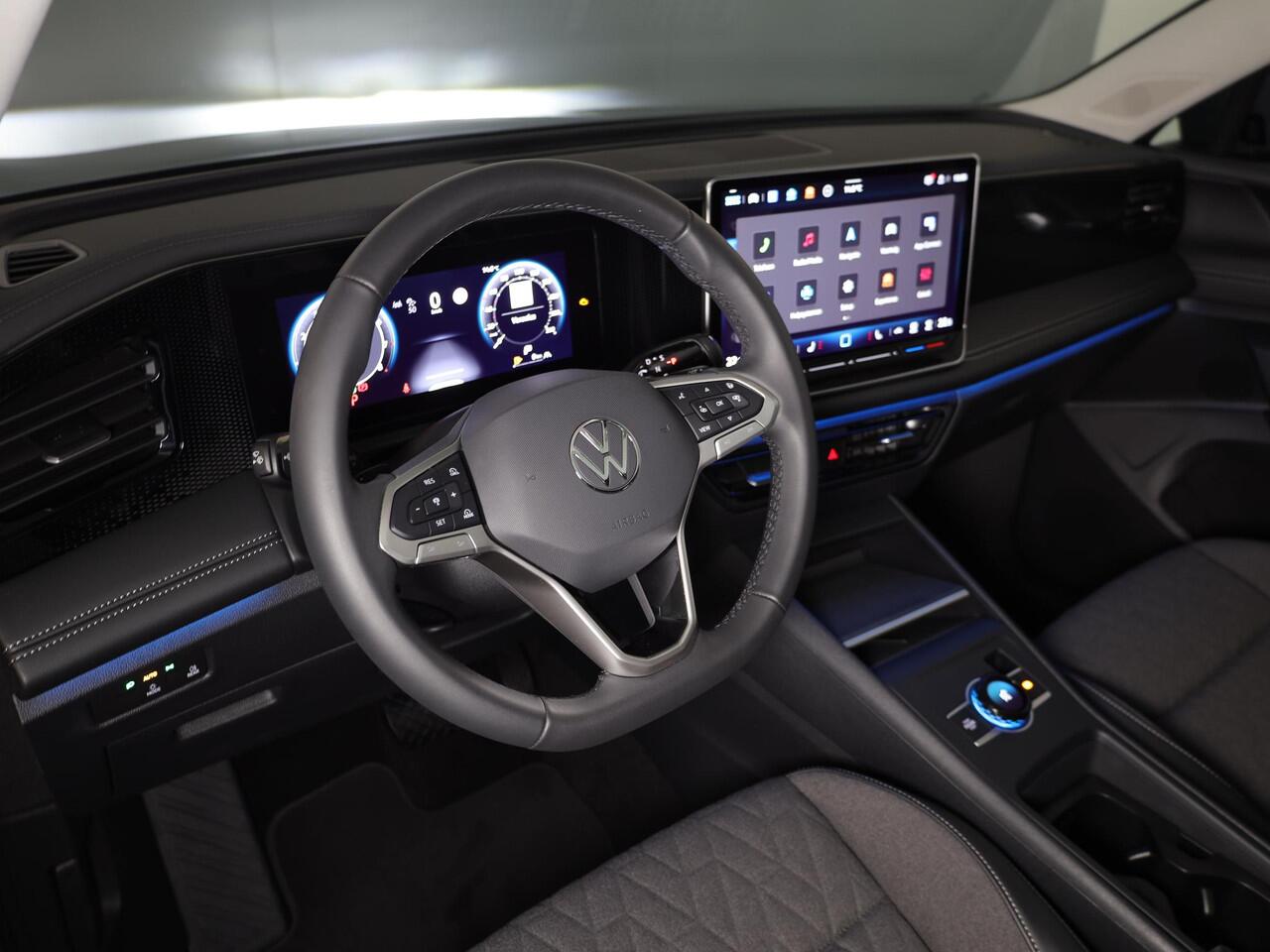 Volkswagen TIGUAN 1.5 eTSI Life Edition 150 PK DSG | Verlengde garantie | Panorama dak | Trekhaak uitklapbaar | 20 "LM velgen |