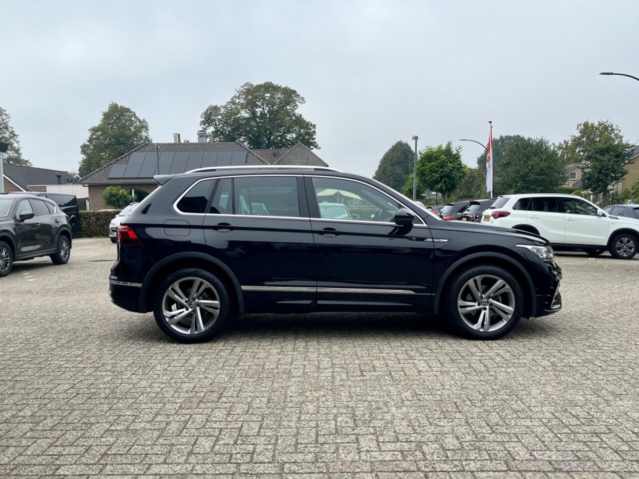 Volkswagen TIGUAN 1.5 TSI R-Line Camera Trekhaak Standkachel Carplay Keyless Navi