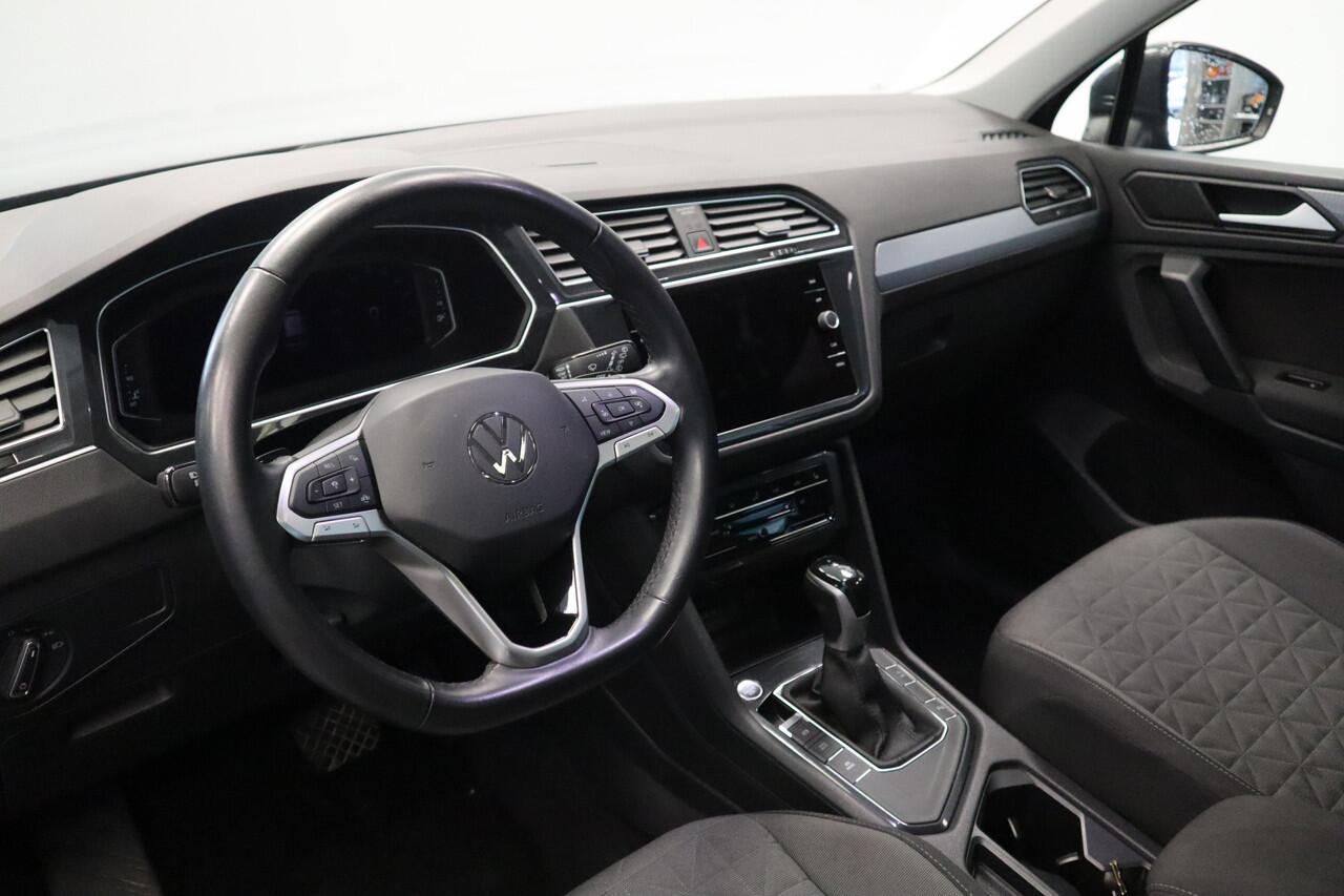 Volkswagen TIGUAN 1.5 TSI Life Business ACC Climate Panoramadak PDC Keyless NAP 24 maanden garantie mogelijk (*vraag naar de voorwaarden)