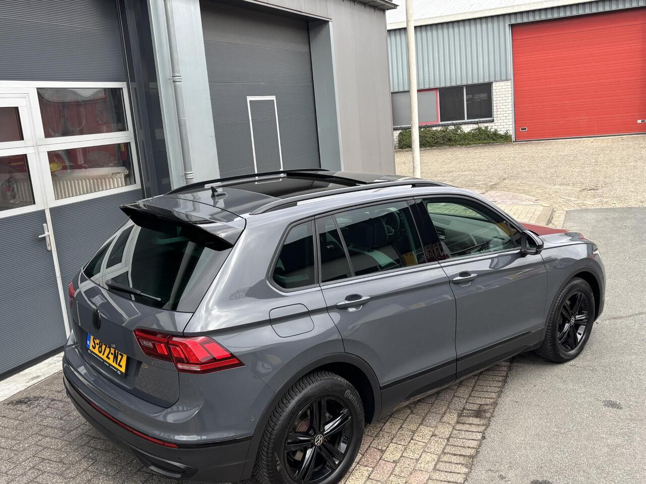 Volkswagen TIGUAN 1.5 TSI Elegance Urban Sport | HUD| Led| Panoramadak| Stoelverw.| Harman Kardon| Trekhaak| Keyless