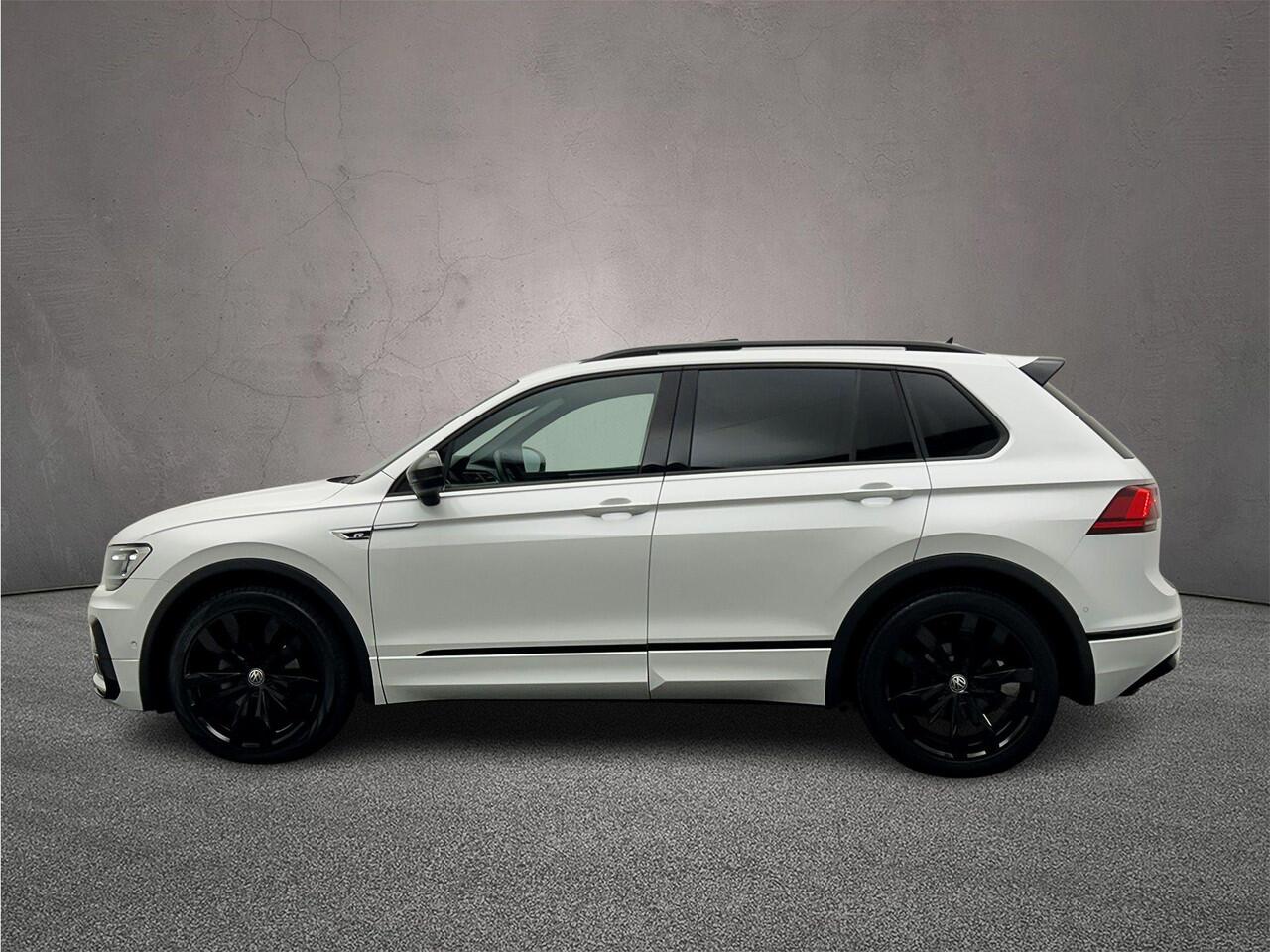 Volkswagen TIGUAN Highline Business R 1.5 TSI 150pk DSG Automaat Trekhaak, Black Style, Panoramadak, Elektrische achterklep, Navigatie, Stoelverwarming, LED koplampen