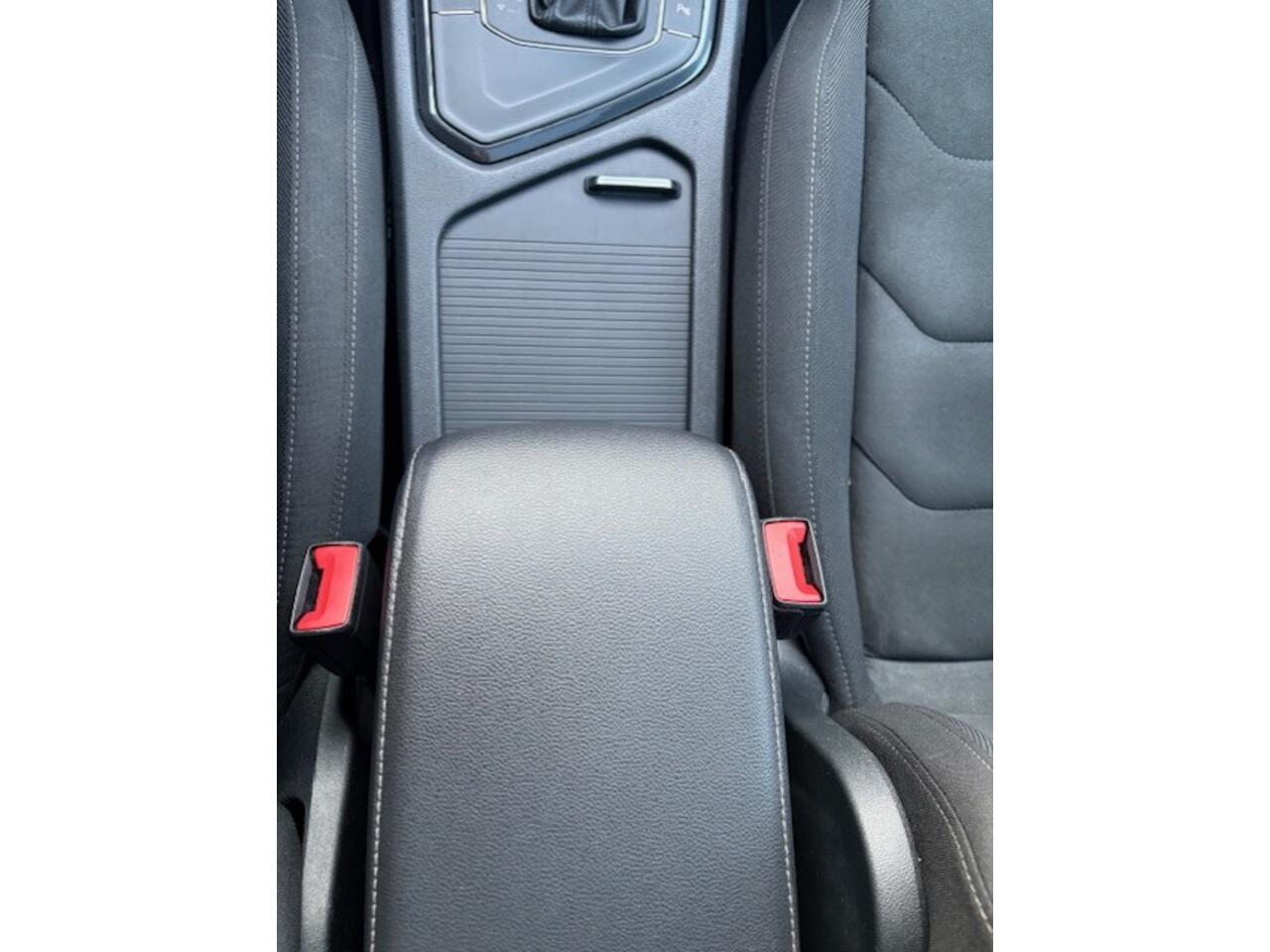 Volkswagen TIGUAN 1.5 TSI ACT Highline Business R 2 EIGENAAR * DEALERONDERHOUDEN * NAP * AUTOMAAT *NAVI* PANO* CRUISE *XENON* ENZ*