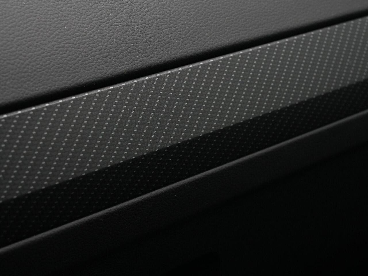 Volkswagen TIGUAN 2.0 TDI 200 pk DSG 4Motion R-Line | Panoramadak | Trekhaak | Navigatie Discover Pro | Leder | Geheugenstoelen | Harman/Kardon | 360 camera | IQ Light