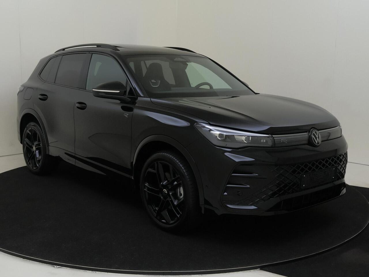 Volkswagen TIGUAN R-Line Edition - eHybrid | 'App-Connect' draadloze smartphone integratie | Automatische afstandsregeling (Adaptive Cruise Control) | Black Style Pakket