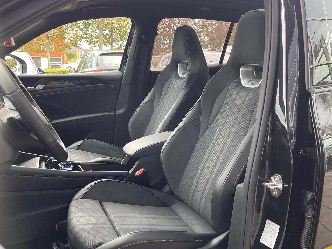 Volkswagen TIGUAN 1.5 eHybrid R-Line Edition / 272pk / Black Style / Trekhaak / 20'' LMV / Panoramadak / VW