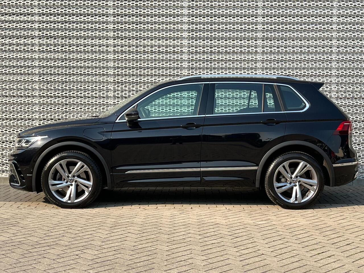 Volkswagen TIGUAN 1.4 TSI eHybrid 245pk DSG R-Line / Panoramadak / IQ LED Matrix / 19" LMV / Camera / Stuur en Stoelverwarming **
