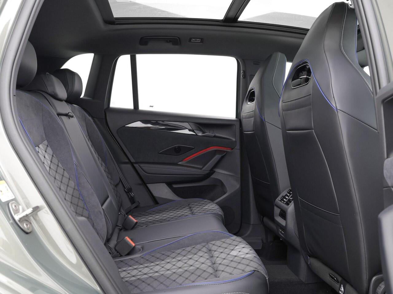 Volkswagen TIGUAN R-Line Edition 1.5 eHybrid 272 pk 6 versn. DSG · Black Style Pakket · Comfort Pakket · Trekhaak inklapbaar, met elektrische ontgrendeling, incl. aanhangermanoeuvreerhulp Trailer Assist ·