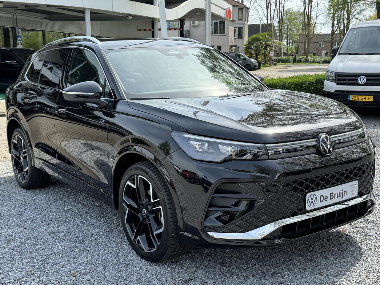 Volkswagen TIGUAN 1.5 eTSI 150pk DSG R-Line (Trekhaak,Camera,Keyless,Navi,IQ)