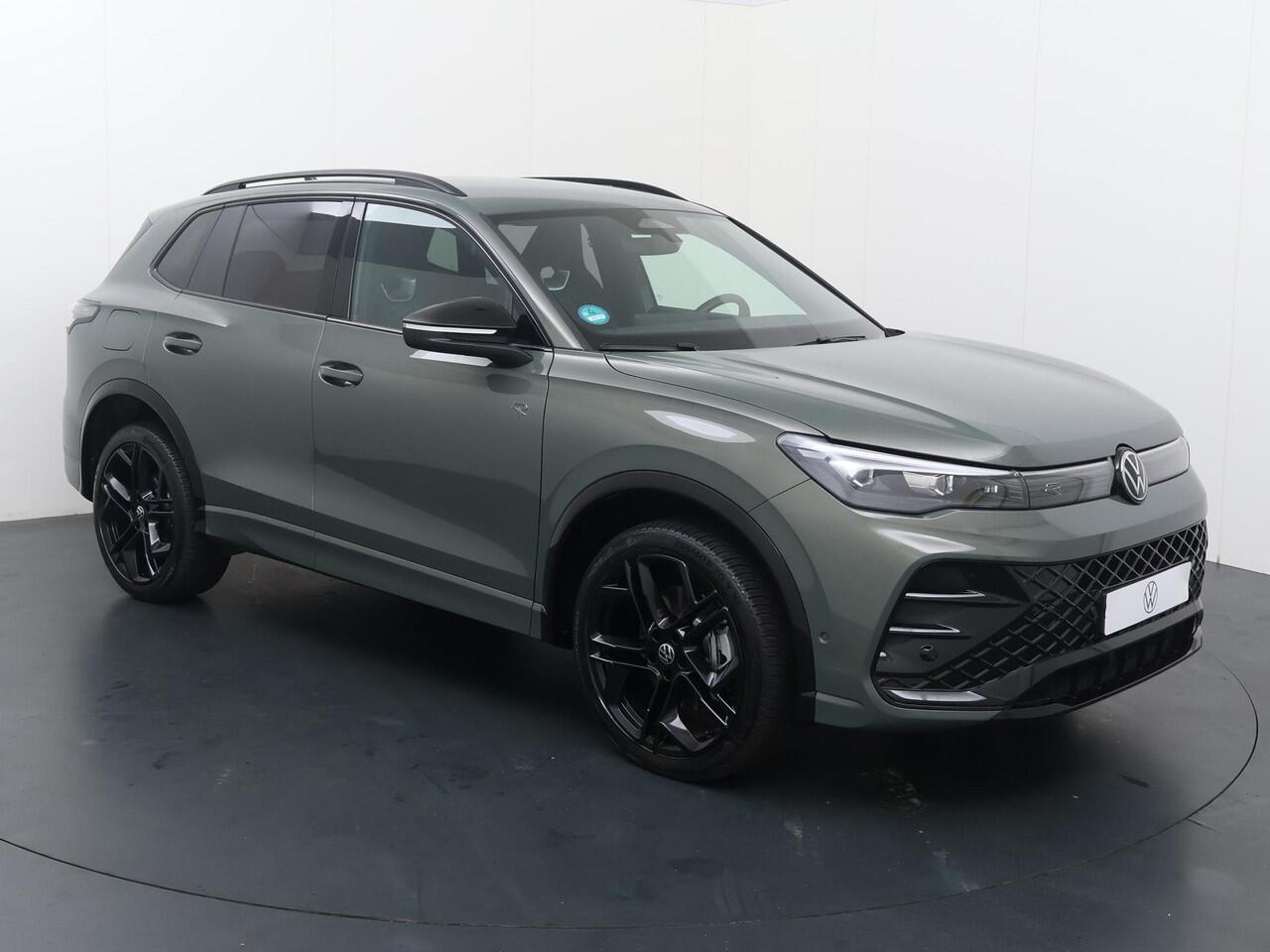 Volkswagen TIGUAN 1.5 eHybrid R-Line Business | 204 PK | SoH 100% | Trekhaak wegklapbaar | Elek. achterklep | Voorstoelen verwarmd | Apple Carplay/Android Auto |