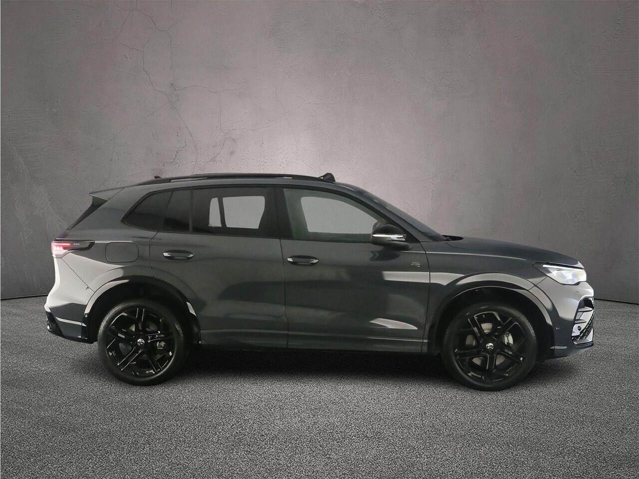 Volkswagen TIGUAN R-Line Edition 1.5 TSI eHybrid 272pk DSG Automaat Trekhaak, Panoramadak, Harman Kardon audio, Adaptive cruise control, Black Style, Achteruitrijcamera