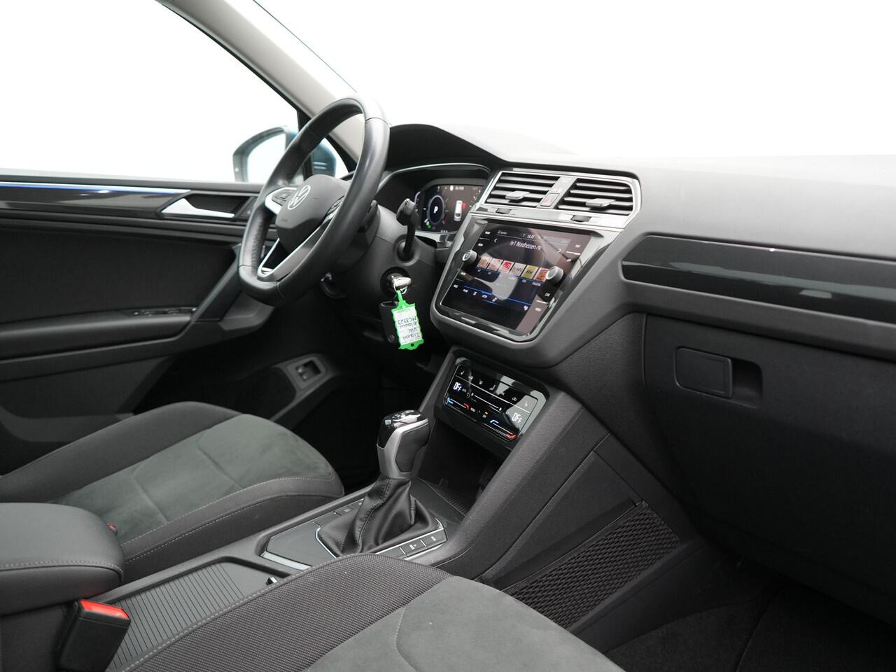 Volkswagen TIGUAN 1.4 TSI eHybrid Elegance Plug In Hybrid 245pk PHEV | Panodak | IQ Light | Adaptive Cruise | Alcantara Sportstoelen Verwarmd | Apple Carplay | Sfeerverlichting | Stuur Verwarmd | Navigatie | Virtual | DAB |