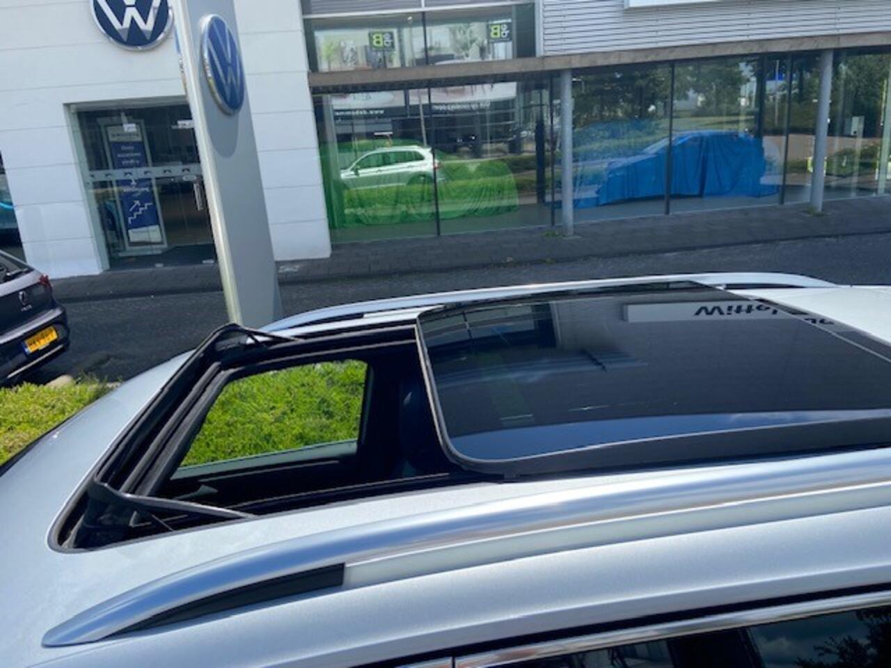 Volkswagen TIGUAN 1.5 TSI R-Line Business / 19"LMV / Camera / PANODAK / NAVI / APP.Connect