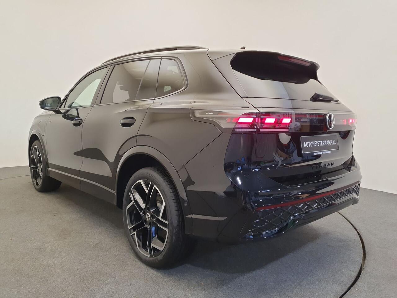 Volkswagen TIGUAN 1.5 eHybrid 272pk DSG/AUT R-Line Wegklapbare trekhaak, Panoramadak, Harman/Kardon, Leder