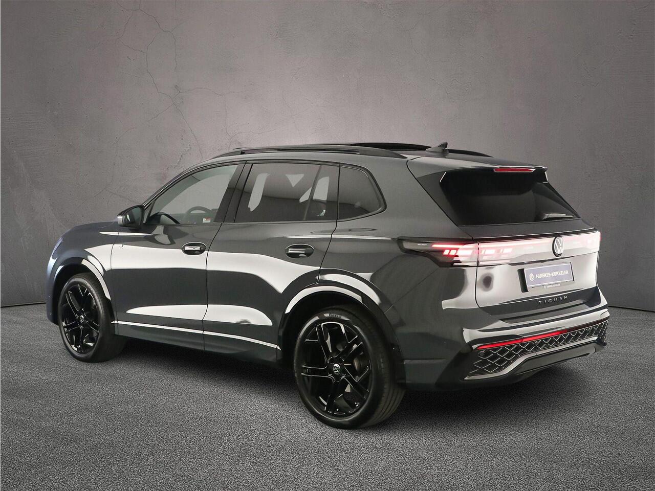 Volkswagen TIGUAN R-Line Edition 1.5 eTSI 150pk DSG Automaat Trekhaak, Panoramadak, Harman Kardon audio, Navigatie, Adaptive cruise control, Elektrische achterklep, Achteruitrijcamera