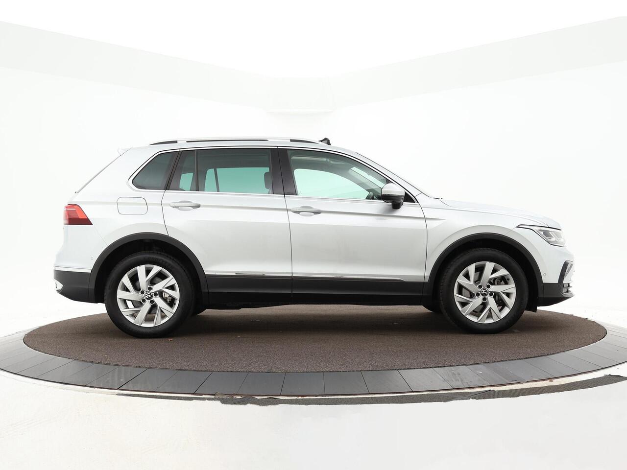 Volkswagen TIGUAN 1.4 TSI 245pk DSG eHybrid Elegance · 360 Camera · Panoramadak · Elek. Trekhaak · Apple/Android Car Play · IQ.Light · Navi · 18'' Inch ·
