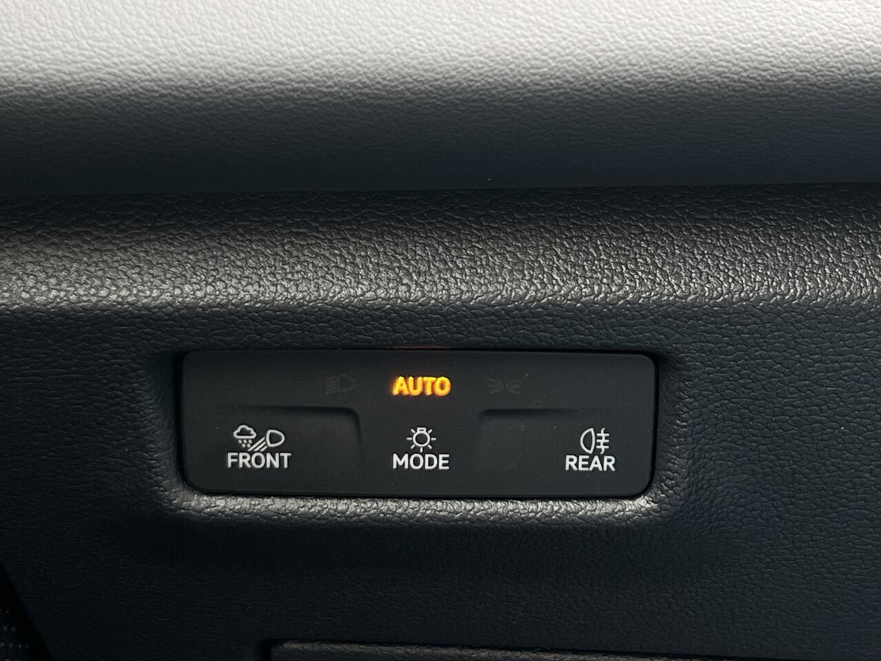 Volkswagen TIGUAN 1.5 eTSI Elegance | Pano | IQ LIght | 360 Camera | 18 inch