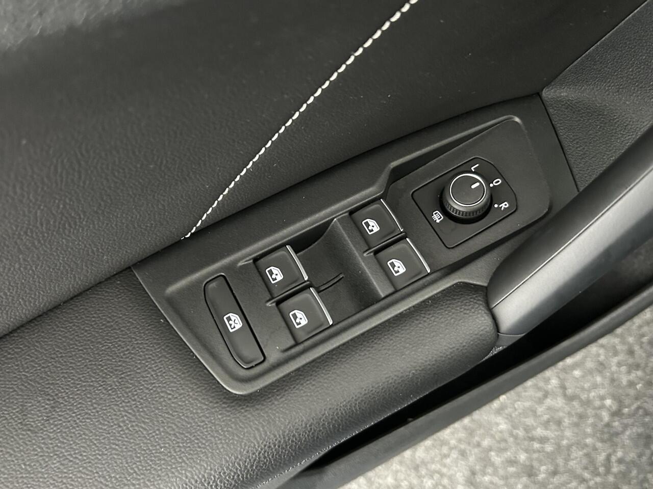 Volkswagen TIGUAN 1.5 TSI 150pk DSG R-Line Panoramadak Stoelverwarming Virtual Cockpit Navigatie