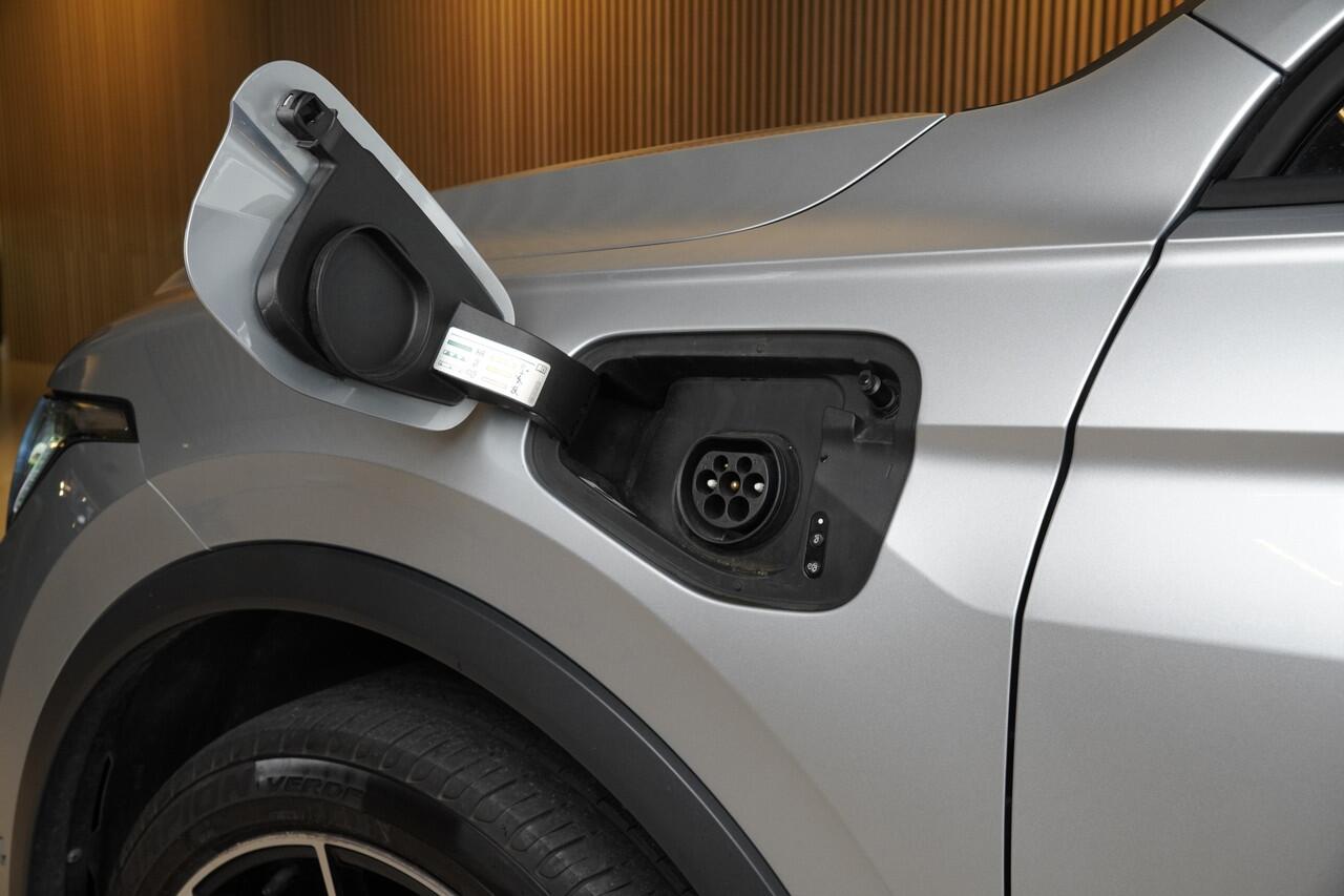 Volkswagen TIGUAN 1.4TSI/245pk eHybrid R-Line Blackstyle|2023|Trekhaak|Cruise+ACC|LED|Virtual Cockpit|PDC+Assist|360Camera|Keyless|20"LMV