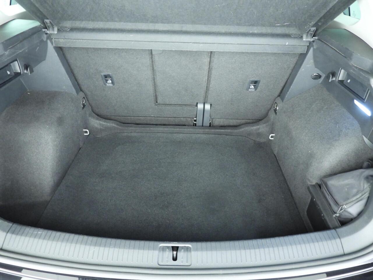 Volkswagen TIGUAN 1.5 TSI Life Business | Trekhaak | Camera | Stoel+stuur verwarmd