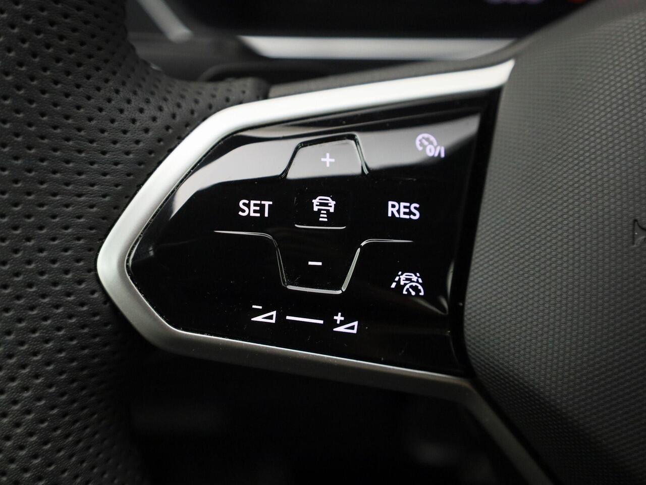 Volkswagen TIGUAN 1.5TSI/150PK R-Line DSG · Trekhaak · Navigatie · Camera + Parkeersensoren