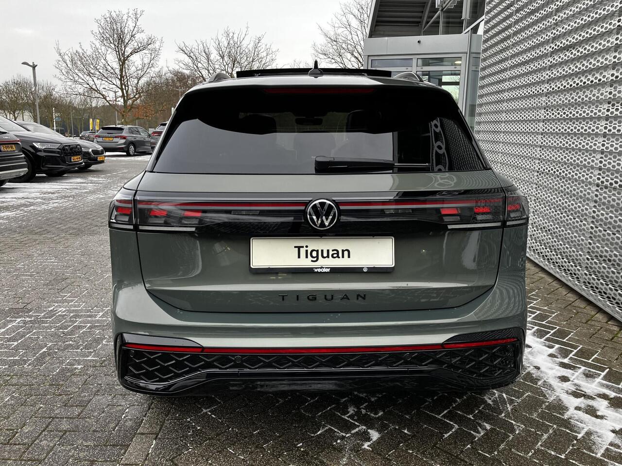 Volkswagen TIGUAN R-Line Edition 1.5 eHybrid 150 kW / 204 PK DSG | Black Style | Panoramadak | Trekhaak wegklapbaar | Leder & elektr. stoelen |