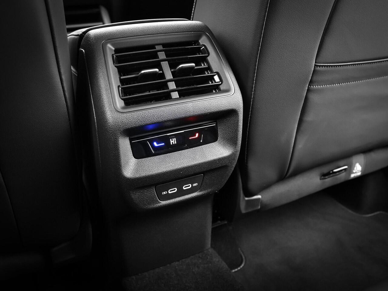 Volkswagen TIGUAN R-Line Edition 1.5 eHybrid 204 pk 6 versn. DSG · Black Style Pakket · Comfort Pakket · Trekhaak inklapbaar, met elektrische ontgrendeling, incl. aanhangermanoeuvreerhulp Trailer Assist ·