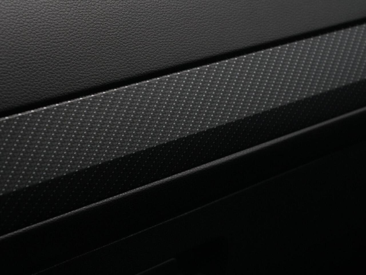 Volkswagen TIGUAN Allspace 7-zits 1.5 TSI R-Line Business | Panoramadak | Trekhaak | IQ Light | Stuur-/stoelverwarming | Achteruitrijcamera