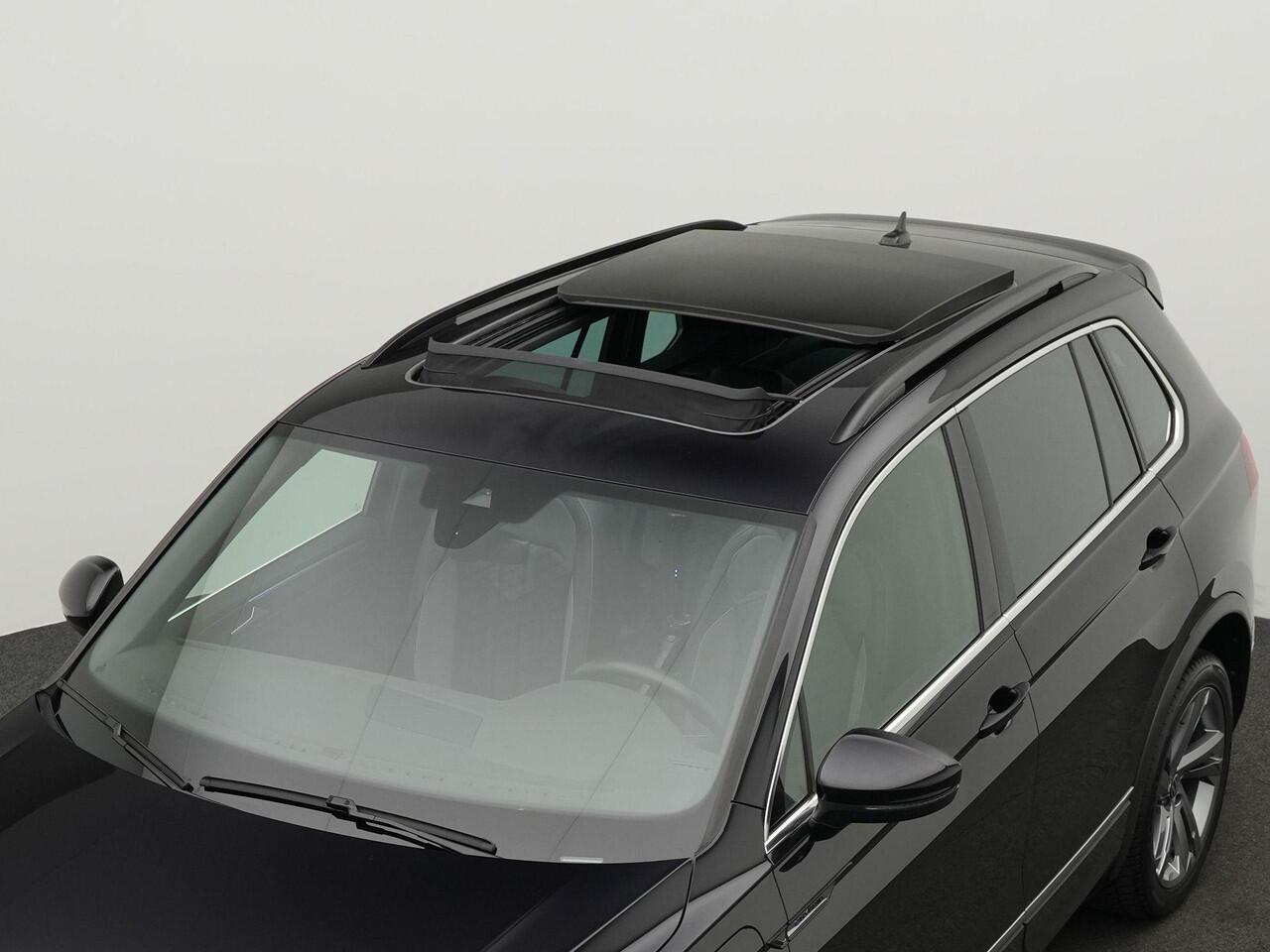Volkswagen TIGUAN 1.4 TSI eHybrid 245 pk DSG R-Line Business+ | Panoramadak | IQ Light | Achteruitrijcamera | Park Assist | Cruise Control | Side Assist | 19 inch
