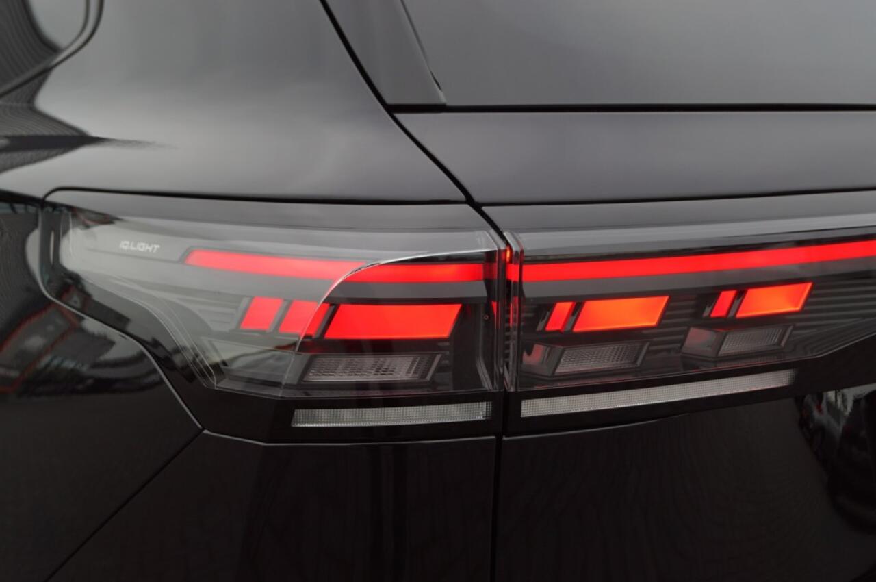 Volkswagen TIGUAN 1.5 eTSI DSG R-Line Black st 150pk /Panodak/ Navi/360gr./Camera/Matrix LED/Trekh wegkl