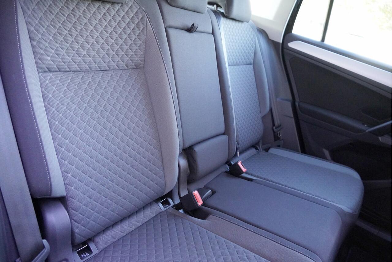 Volkswagen TIGUAN 1.5 TSI Comfortline Business BJ2019 Lmv 17" | Led | Pdc | Navi | Elek. achterklep | App-Connect | Climate control | Cruise control | Verwarmde voorstoelen | Extra getint glas