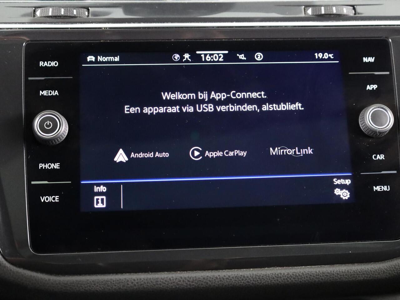 Volkswagen TIGUAN Allspace 1.5 TSI Highline Business R 7p. 150PK | Panoramadak | Wegklapbare trekhaak | Stoelverwarming | Camera | Navigatie