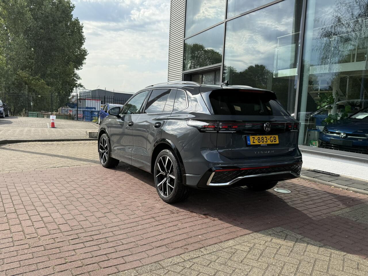 Volkswagen TIGUAN 1.5 eTSI DSG R-Line Business / Harman Kardon / Sensoren / 360 camera / 20'' LMV / Massage stoelen